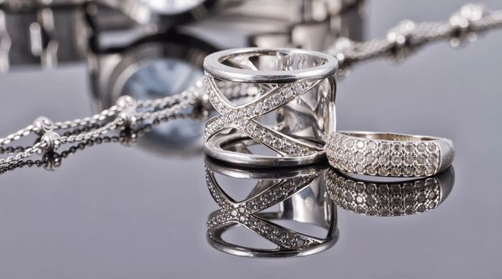 Avoiding Tarnish on Silver: Complete Guide, Tips, and Expert Advice for Long-Lasting Shine