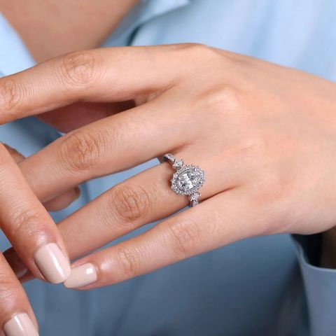 Halo Diamond Engagement Rings Guide: Explore Style Tips
