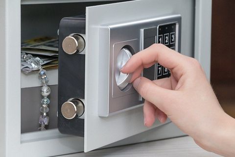 How to Store Jewellery Safely: Explore Basics, Insights, and Smart Protection Tips